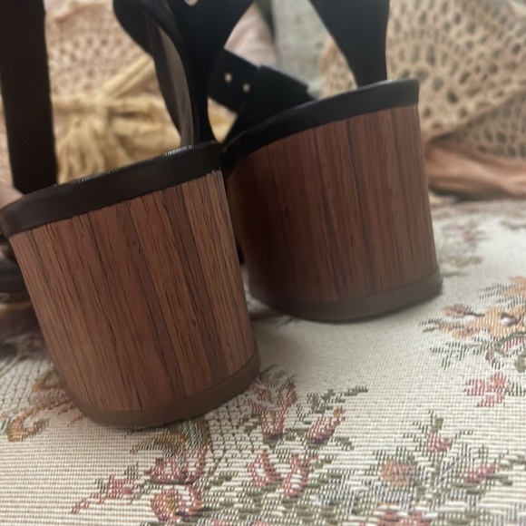 Low Block Ankle Strap Heeled Sandals - Picture 3 of 7